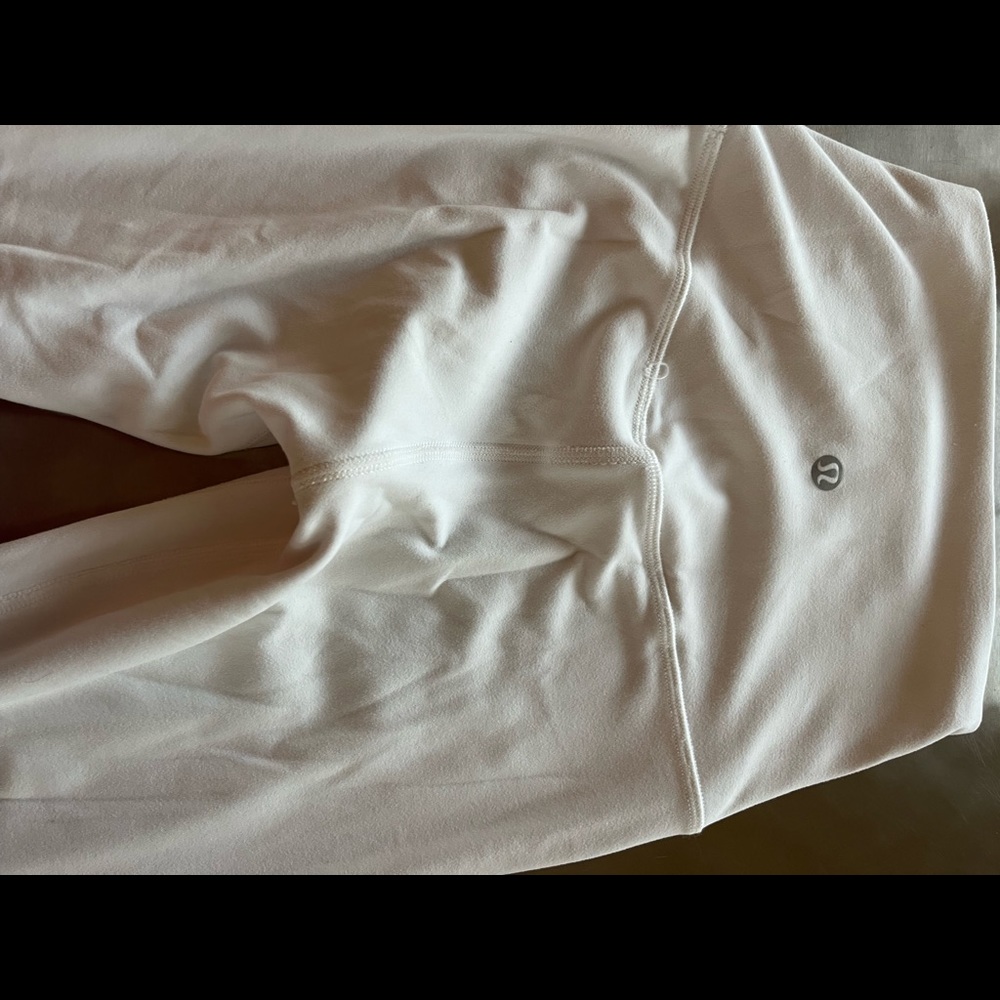 White lululemon 23 inch crop leggings